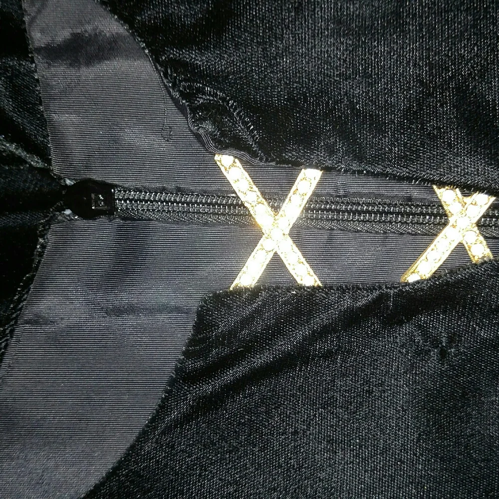 Jeweled neckline detailed Black Velvet dress - Picture 9 of 11